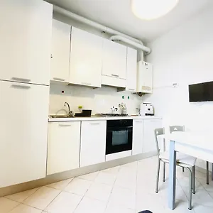 Navigli Flats Close To The Metro Appartamento