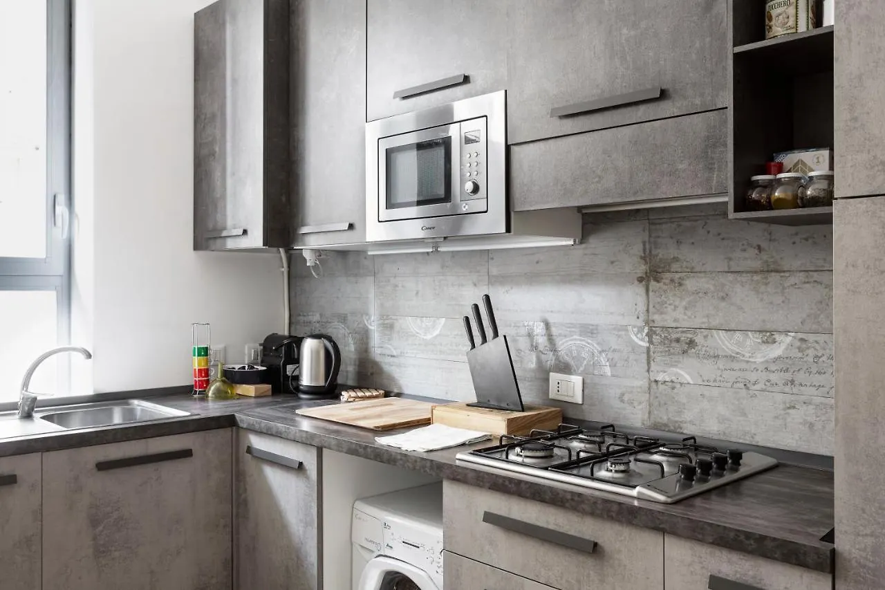 The Place, Your Place To Be - Via Tadino Apartment Milan
